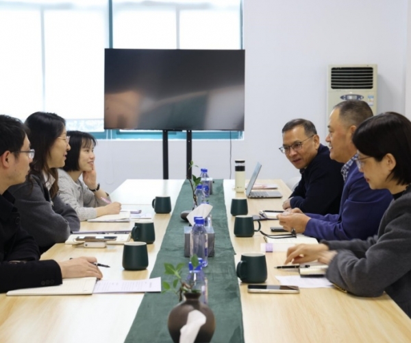 体贴眷注落实处，，，政企同心谋开展