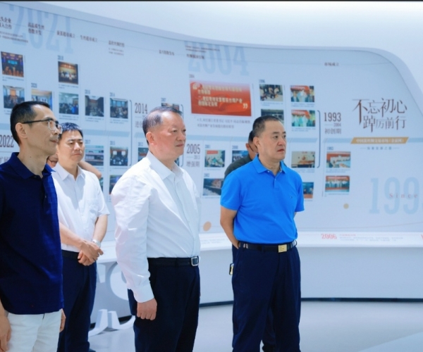 ?陈利众主席带队调研122cc太阳集成游戏丝绸，，，赋能丝绸经典工业?