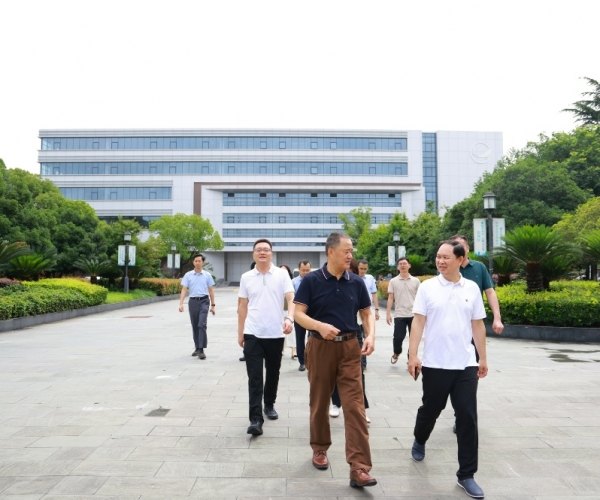 河池市向导赴嘉兴调研122cc太阳集成游戏丝绸 共商高端丝绸项目落地大计